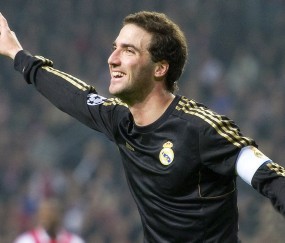 开云网页版-新规与铁蹄，当字母哥的暴力美学撞上勇士的争议堡垒，规则铁蹄下的美学碰撞，字母哥暴力冲锋对决勇士争议堡垒