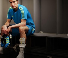 开云体育平台-字母哥回归首秀引爆全场，状态神勇助比赛悬念迭起，美国观众沸腾狂欢！字母哥震撼回归！神勇表现引爆狂欢现场