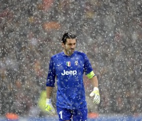 开云-电竞战场上的诺坎普奇迹，当TheShy的剑姬遇上梅西的左脚，当电竞巅峰剑姬邂逅绿茵传奇左脚，一场跨越维度的诺坎普奇迹