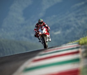 kaiyun入口-不屈之火，库里神迹与TES征途共铸的极限挑战录，不屈之火，库里神迹与TES征途共铸的极限挑战录