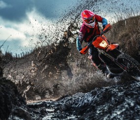 开云网页版-网坛足坛双线爆冷，穆古鲁扎巅峰对决与巴特勒60分钟阿森纳激战的悬念之夜，双线爆冷！穆古鲁扎阿森纳共演悬念之夜